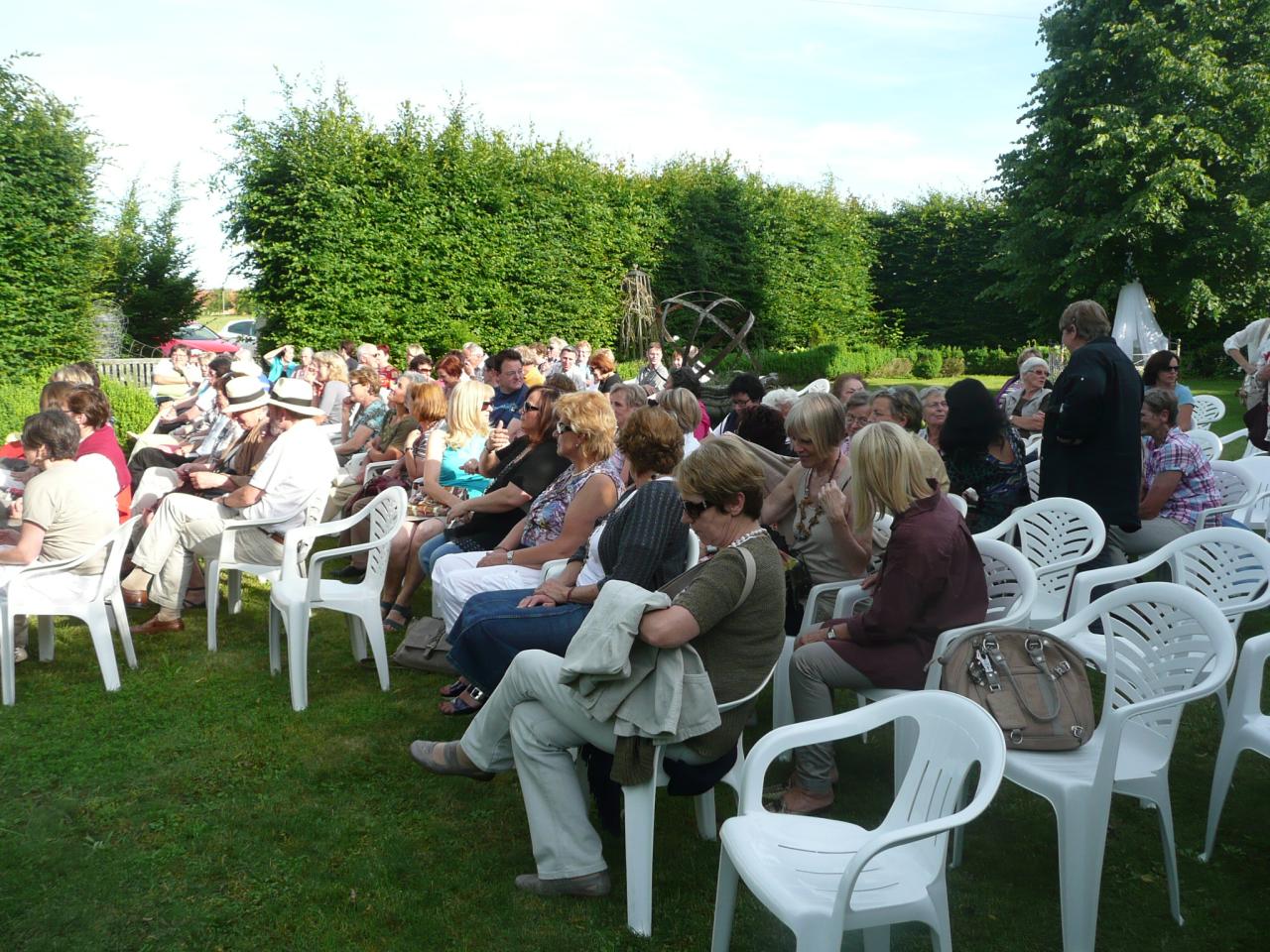 Publikum im Garten